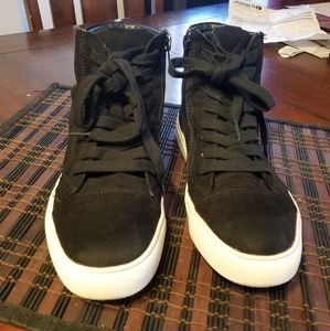 Steve madden tennis shoes.